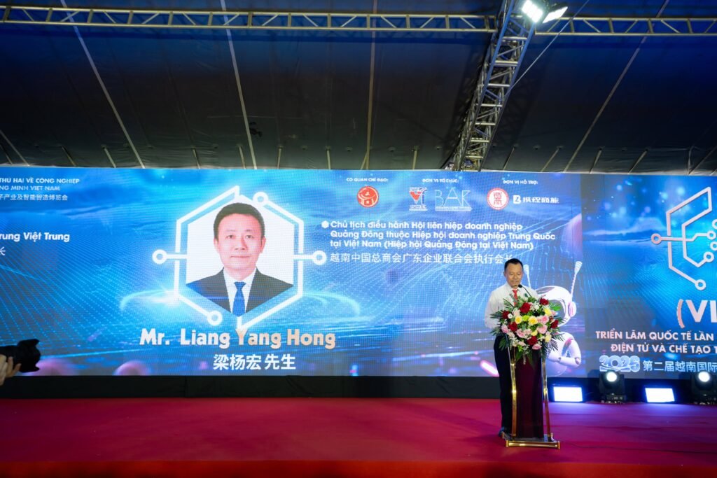 Ông Liang Yang Hong, Chủ tịch Tập đoàn Trung Việt Trung – đại diện Ban tổ chức phát biểu tại lễ khai mạc